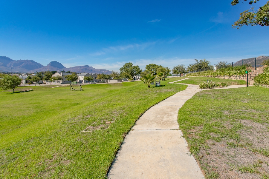 2 Bedroom Property for Sale in Honeydew Country Estate Western Cape